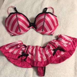 Victoria’s Secret Bra and Panty Set!